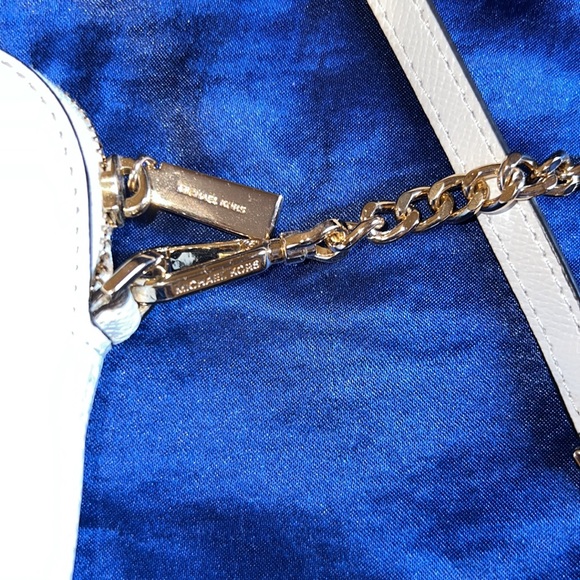 Michael Kors white purse - Picture 3 of 4
